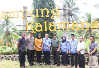 Sekretaris Daerah  Bengkulu Tengah Edy Hermansyah Saat Mengunjungi Lokasi 