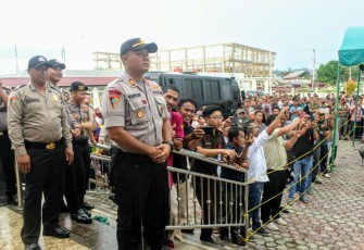Personel gabungan Polres Simeulue bersama Sat Pol PP dan WH saat melaksanakan Pengamanan