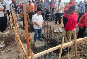 Bupati Rijanto saat di lokasi peletakan batu pertama pembangunan Asrama Yatim Dhuafa 