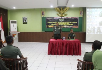 Keluarga Besar Kodim 0503/Jakarta Barat Mendengarkan Ceramah