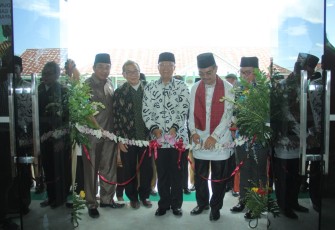 Gubernur Bengkulu Rohidin Mersyah Resmikan Laboratorium STIKES Tri Mandiri Sakti