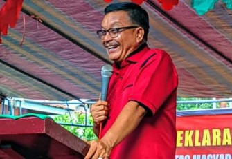 Maurits Mantiri saat memberi sambutan