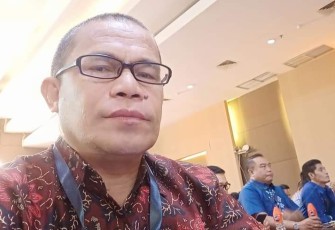 Kepala BKPSDM SBB Maluku Manan Tuarita