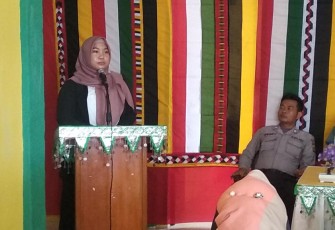 Ade Dwi Sintya Anggota DPRK Aceh Singkil saat menyampaikan arahannya dalam Musrenbang kecamatan Singkil.