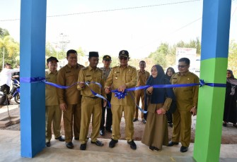 Apri Resmikan Kios Bagi Kelompok Binaan BUMDes Kelong