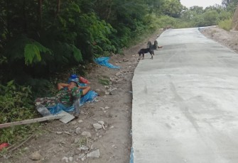 Anggota Kodim Simalungun Tidur Beralaskan Terpal