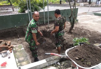 Koramil 12 Manisrenggo Jaga Keindahan Kantor
