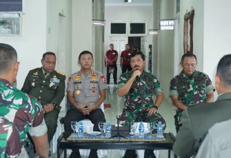 Panglima TNI dan Kapolri Melepas Jenazah Korban Heli Mi-17