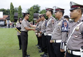 Kapolres Batang Beri Reward Tujuh Personel