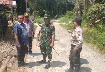 Dandim 0207/SML Bersama Unsur Muspika Kecamatan Raya Kahean Tinjau Lokasi Pengecoran Jalan