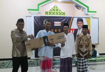 Bobby Gunawan Tianotak beri bantuan running text