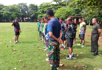 Anggota Kodim 0736/Batang melaksanakan latihan garjas
