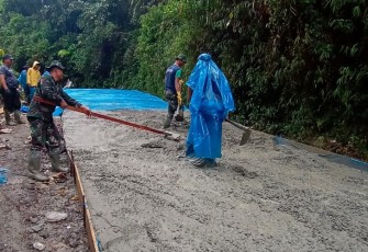 Kodim 0207/Sml Tingkatkan Jalan 1500 Meter di Dolog Masagal