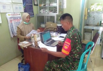 Babinsa Koramil 22 Wonosari Anjangsana ke Kantor Desa
