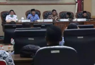 Wakil Wali Kota Tegal saat memberi pernyataan