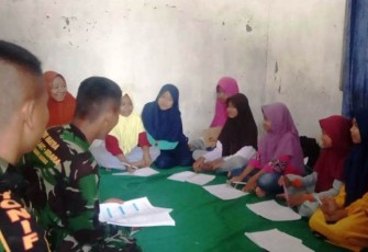 Anggota Satgas TMMD Jadi Guru Dadakan