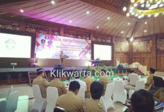 Bupati Rijanto saat menyampaikan sambutan 