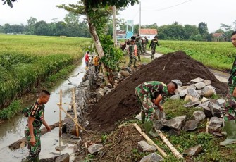 Pantang Menyerah Sebelum Talud TMMD Rampung