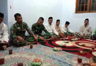 Satgas TMMD Reguler Pekalongan Ikuti Yasinan Rutin dengan Warga