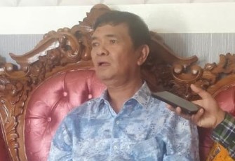 Wakil Bupati Aceh Singkil Sazali saat diwawancarai di Pendopo