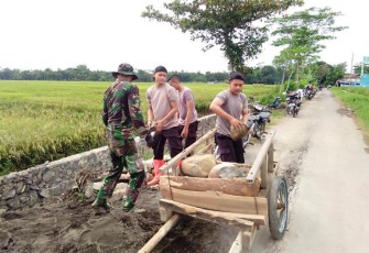 TNI dan Polri Pekalongan Kompak Bangun Jalan