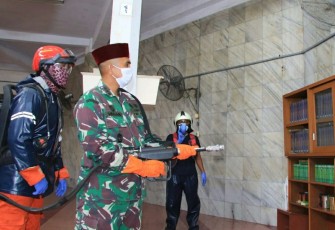 Penyemprotan disinfektan 