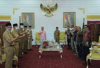 Gubernur Bengkulu saat adakan pertemuan
