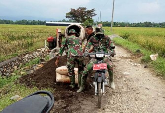 Dropping Material Talud TMMD Reguler Pekalongan Juga Gunakan Motor Dinas Kades