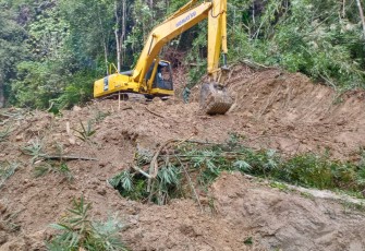 Pembukaan Jalan Sepanjang 6138 M Disaksikan Tokoh Adat dan Warga Nagori Sinasih