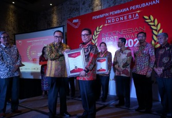 Bupati Kepahiang Hidayattullah Sjahid Mendapatkan Penghargaan Kategori Best Regent  Performance Of The Year 2020 dari Seven Media Asia
