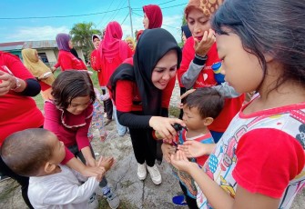 Bunda Hj Fitriani Bersama Warga Medan Labuhan Senam Sehat dan Sosialisasi Pencegahan Covid-19