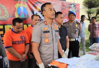 Kapolres Kediri saat gelar konferensi pers tersangka dan barang bukti