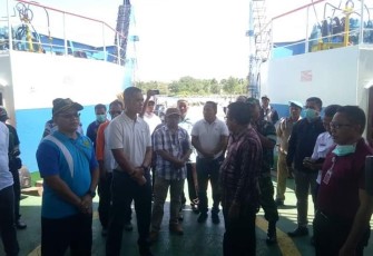 Bupati SBB Minta Masyarakat Tak Panik dan Jaga Kesehatan