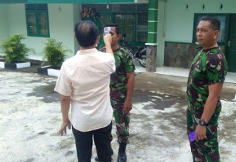 Koramil 1310-06/Airmadidi Cek Suhu Tubuh