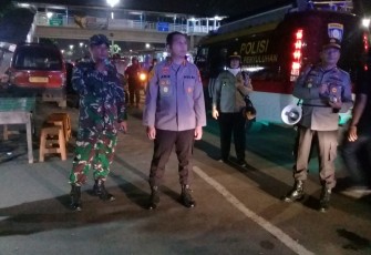 Himbauan dan pembubaran massa berkelompok oleh Polres dan Kodim 0505/JT terkait antisipasi Covid 19