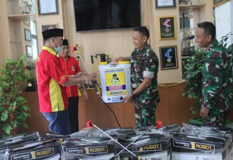 Bantuan sprayer dari Gusdurian untuk Cegah Covid-19 diterima Dandim Pati