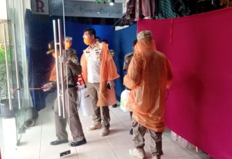 Penyemprotan Disinfektan di Mall 