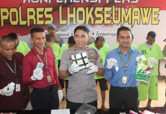 Ekspos tersangka dan barang bukti oleh Polres Lhokseumawe