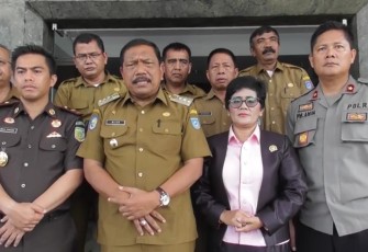 Bupati Bengkulu Utara Melakukan Konferensi Pers Usai Melakukan Rapat Terbatas 