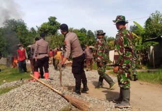 Asap Pembakaran Aspal Terus Mengepul di Lokasi TMMD