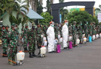 Korem 041/Gamas Gandeng Damkar Semprotkan Disinfektan Massal 