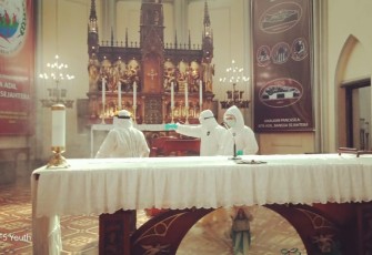 Sterilisasi dengan Disinfektan di Katedral