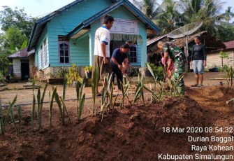  Satgas TMMD Gotong Royong bersihkan Gereja GPDI Filadelfia Nagori Durian Banggal