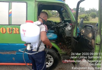 Dishub Batu Bara Lakukan Penyemprotan Disinfektan ke Angkutan Umum
