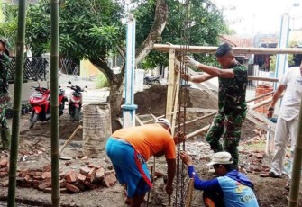Semua Tiang Rumah Wiwik Dicor Beton