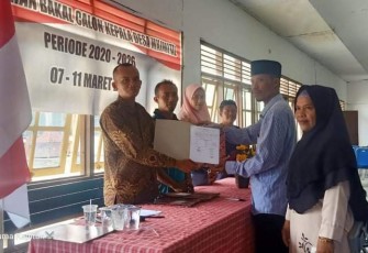 Amrulloh daftarkan diri sebagai bakal calon kepala desa Waimital periode 2020-2026