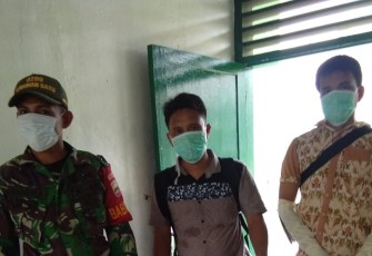 Kantor Koramil 02/TL Disemprot Disinfektan Cegah Virus Corona
