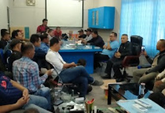 Kadis Kominfo Kabupaten Asahan H. Rahmat Hidayat saat gelar konferensi pers
