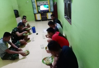 Tokoh Masyarakat Nagori Durian Banggal Undang Satgas TMMD Makan Malam Bersama