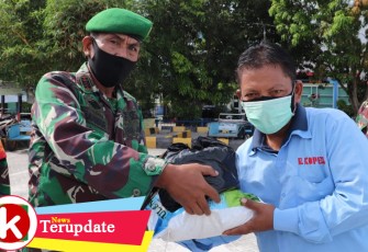 Koramil 01/Tanjungpinang Bagikan 100 Paket Sembako ke Tukang Ojek dan Becak